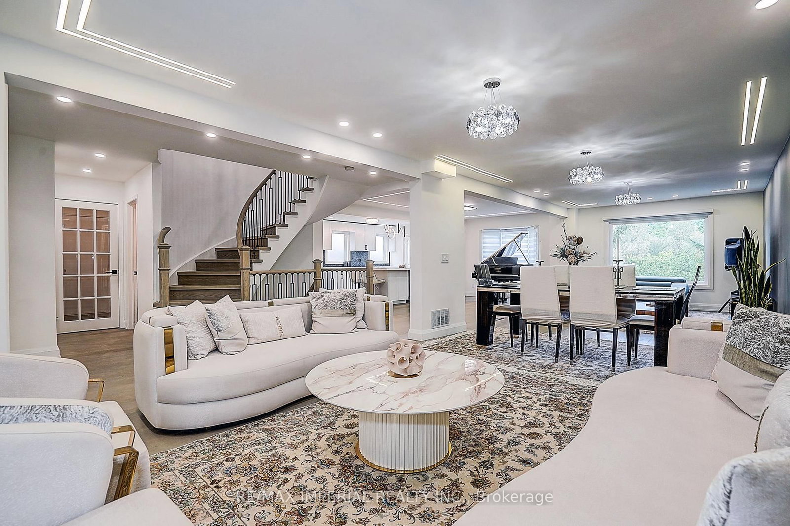 176 Timpson Drive • Aurora, ON photo 7