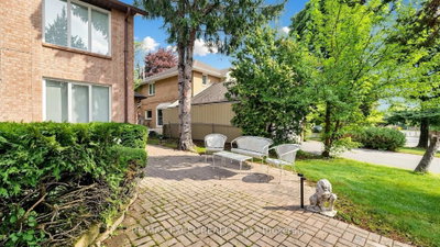 11 Alexis Road • Markham, ON photo 2