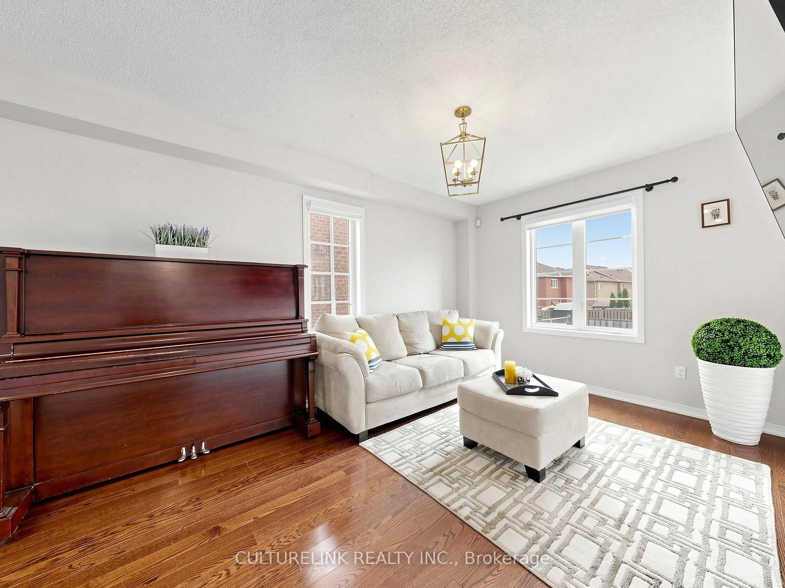 114 Duffin Drive • Whitchurch-Stouffville, ON photo 3