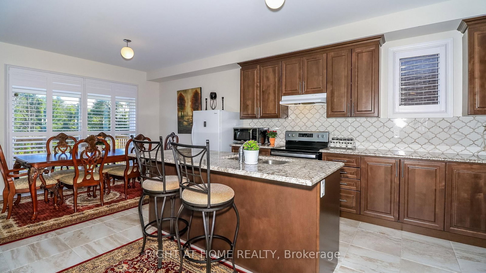 1474 Simpkin Court • Innisfil, ON photo 3