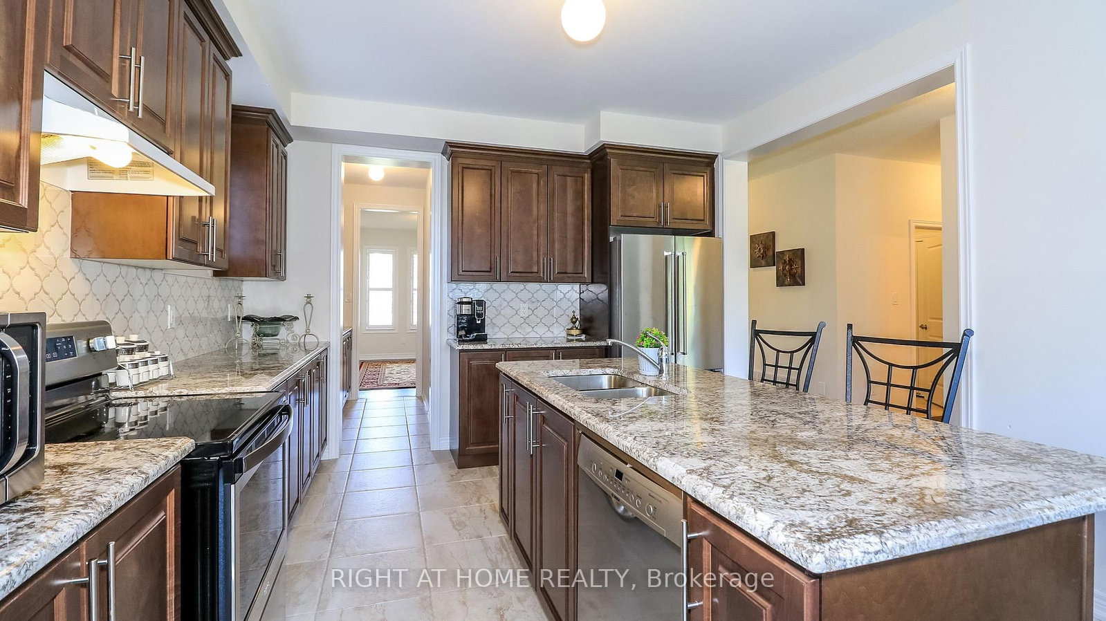 1474 Simpkin Court • Innisfil, ON photo 4