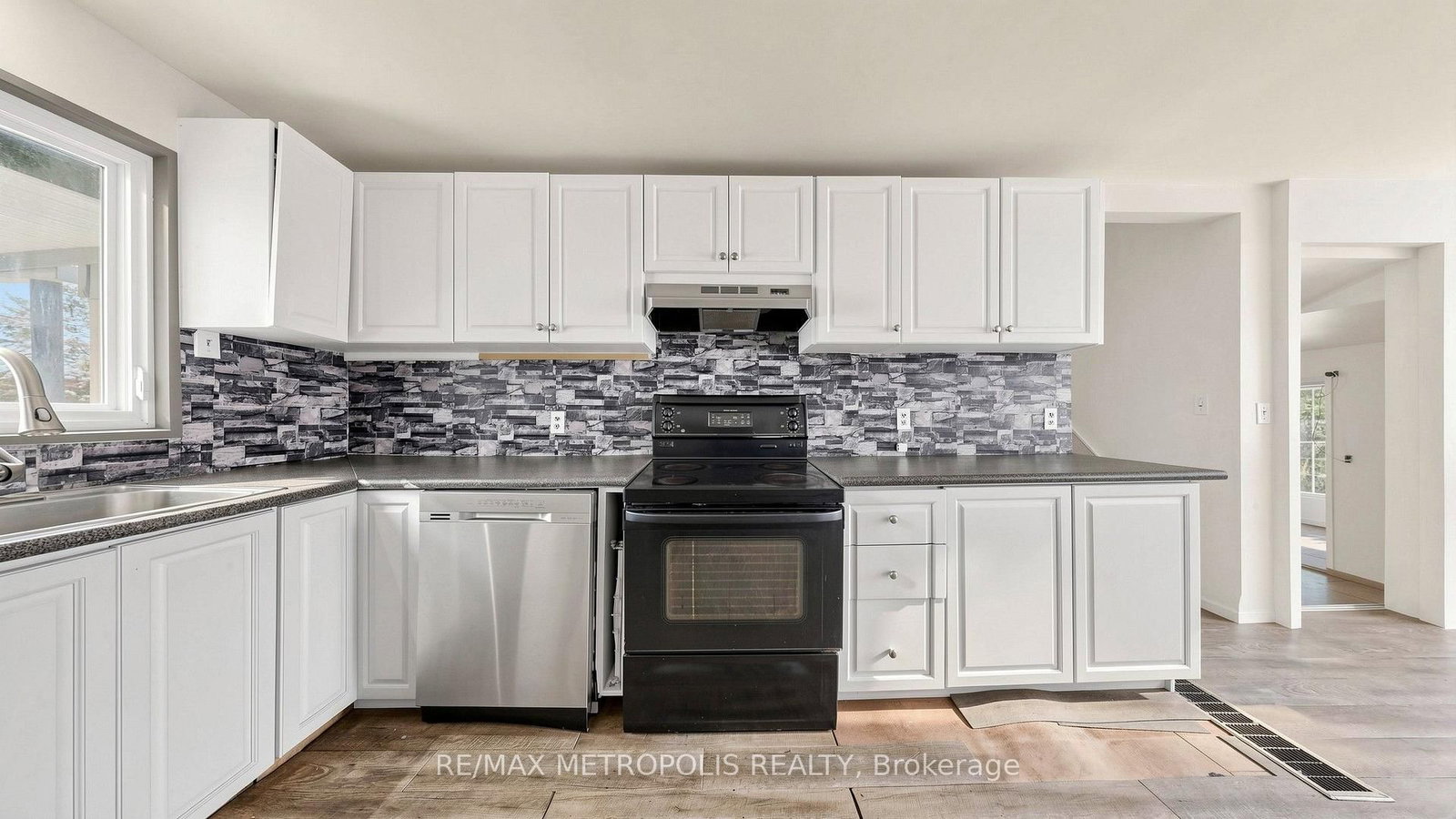 1051 Goshen Road • Innisfil, ON photo 9