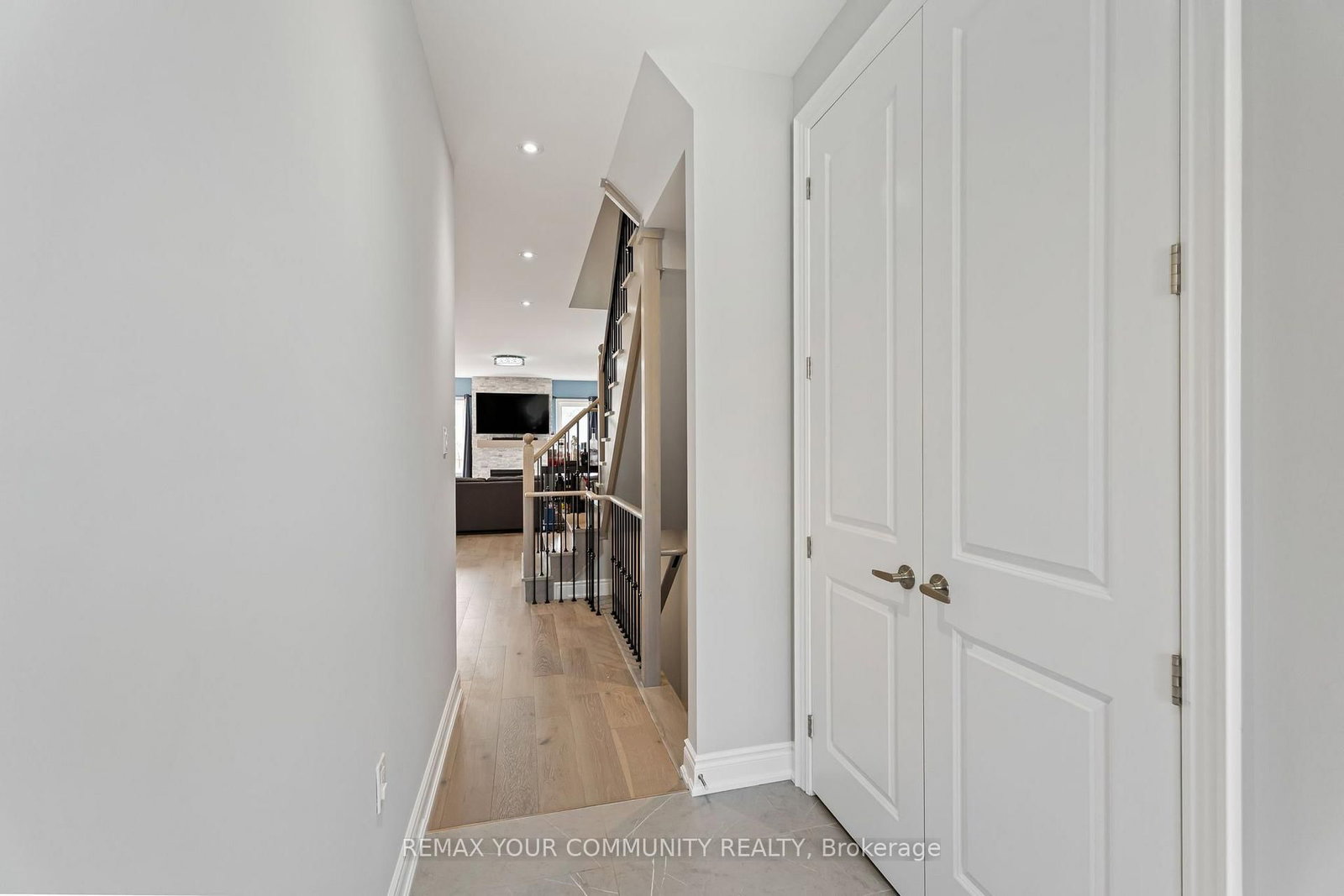 99 Walker Boulevard • New Tecumseth, ON photo 5