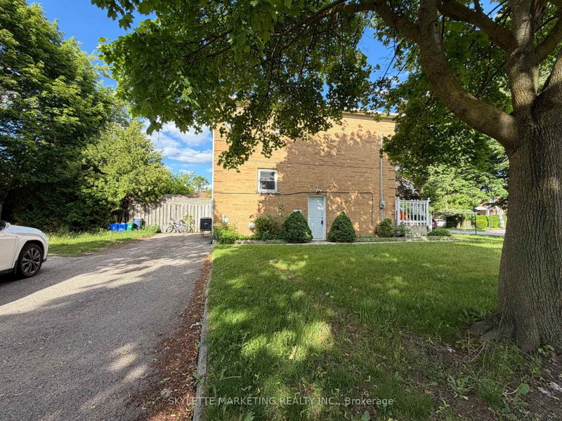 Lower - 229 Zelda Crescent