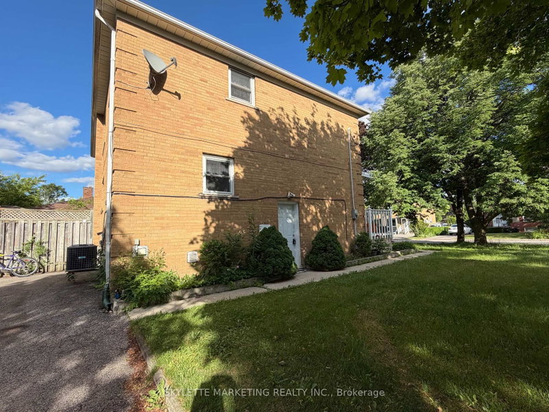 Lower - 229 Zelda Crescent