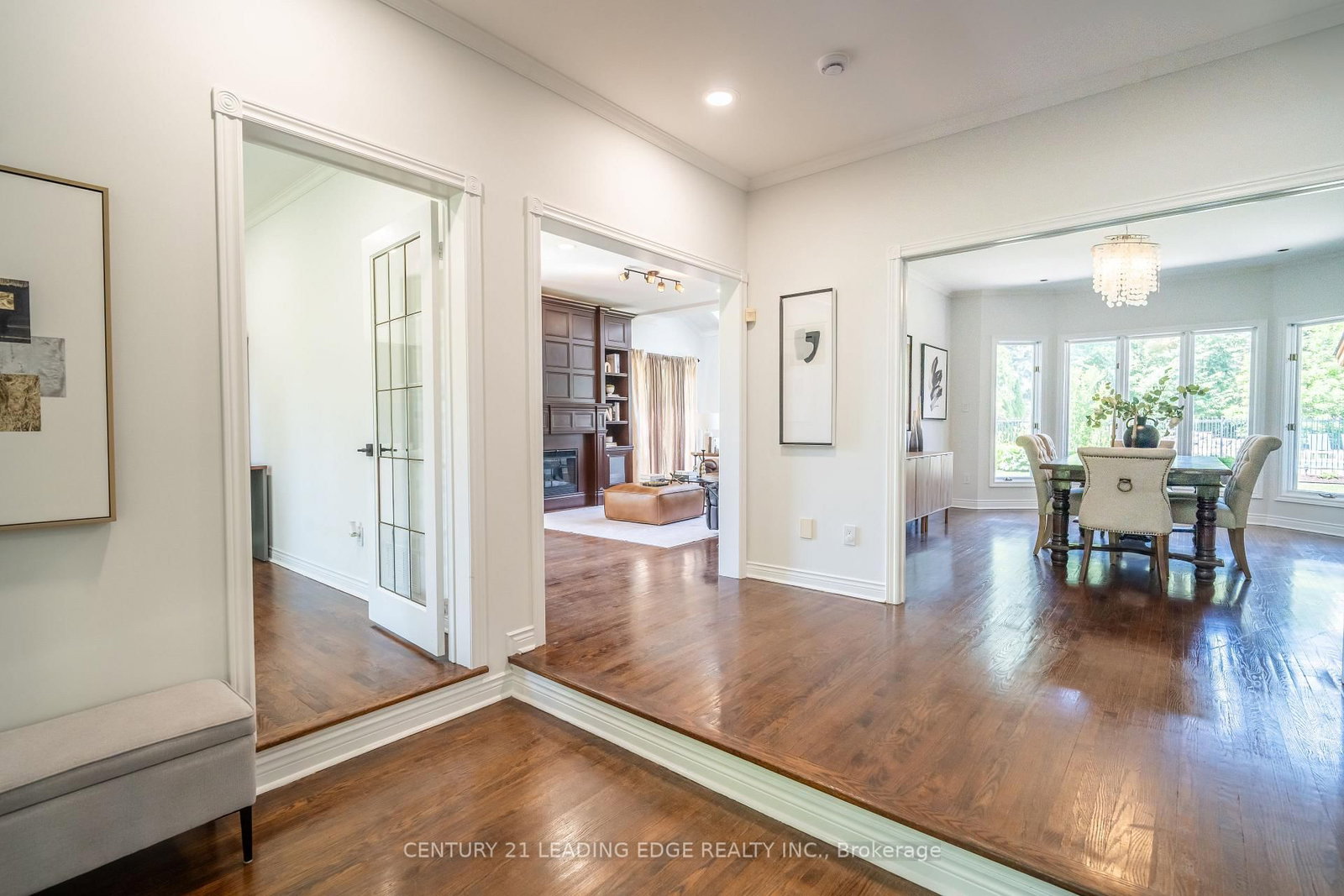 6 Stonegate Street • Whitchurch-Stouffville, ON photo 3