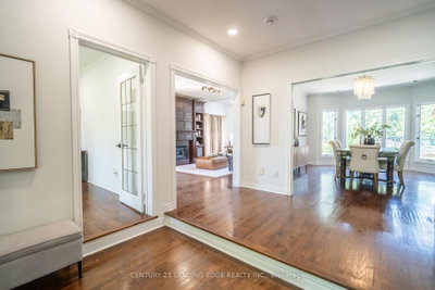 6 Stonegate Street • Whitchurch-Stouffville, ON photo 3
