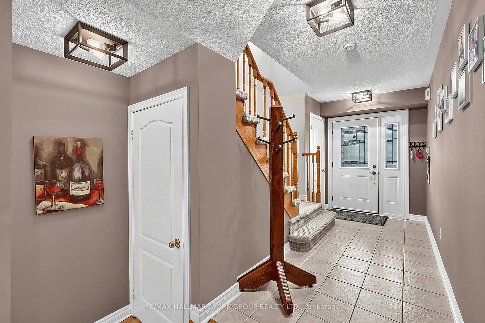 620 Bondi Avenue • Newmarket, ON photo 5