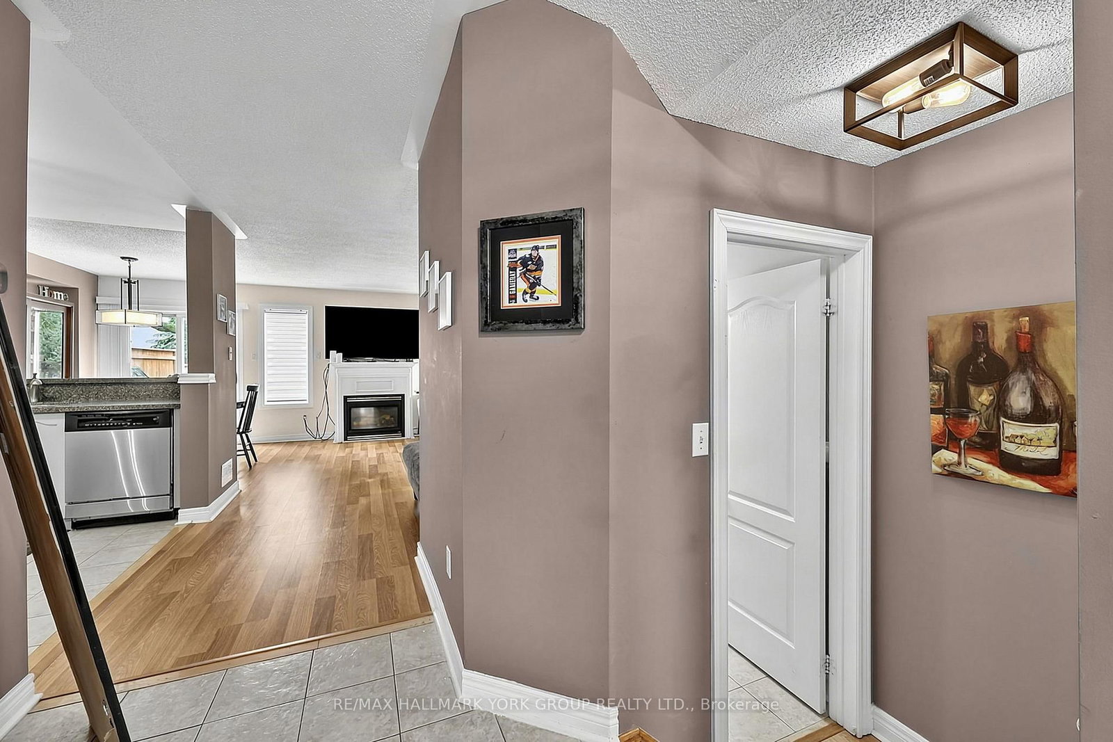 620 Bondi Avenue • Newmarket, ON photo 6