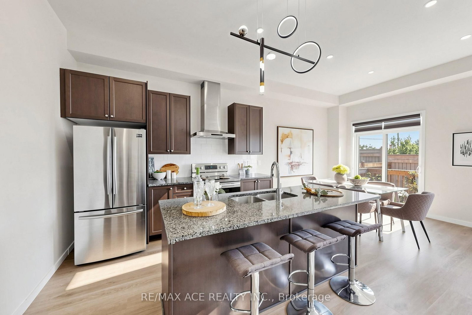368 Elyse Court • Aurora, ON photo 10