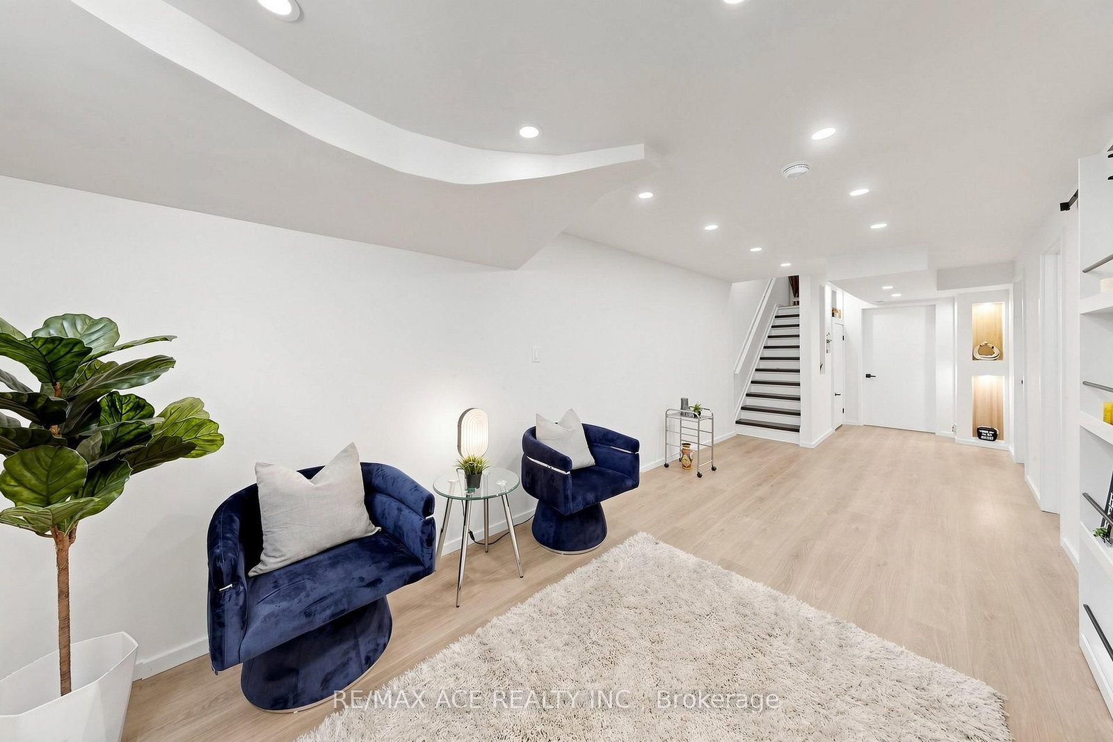 368 Elyse Court • Aurora, ON photo 37