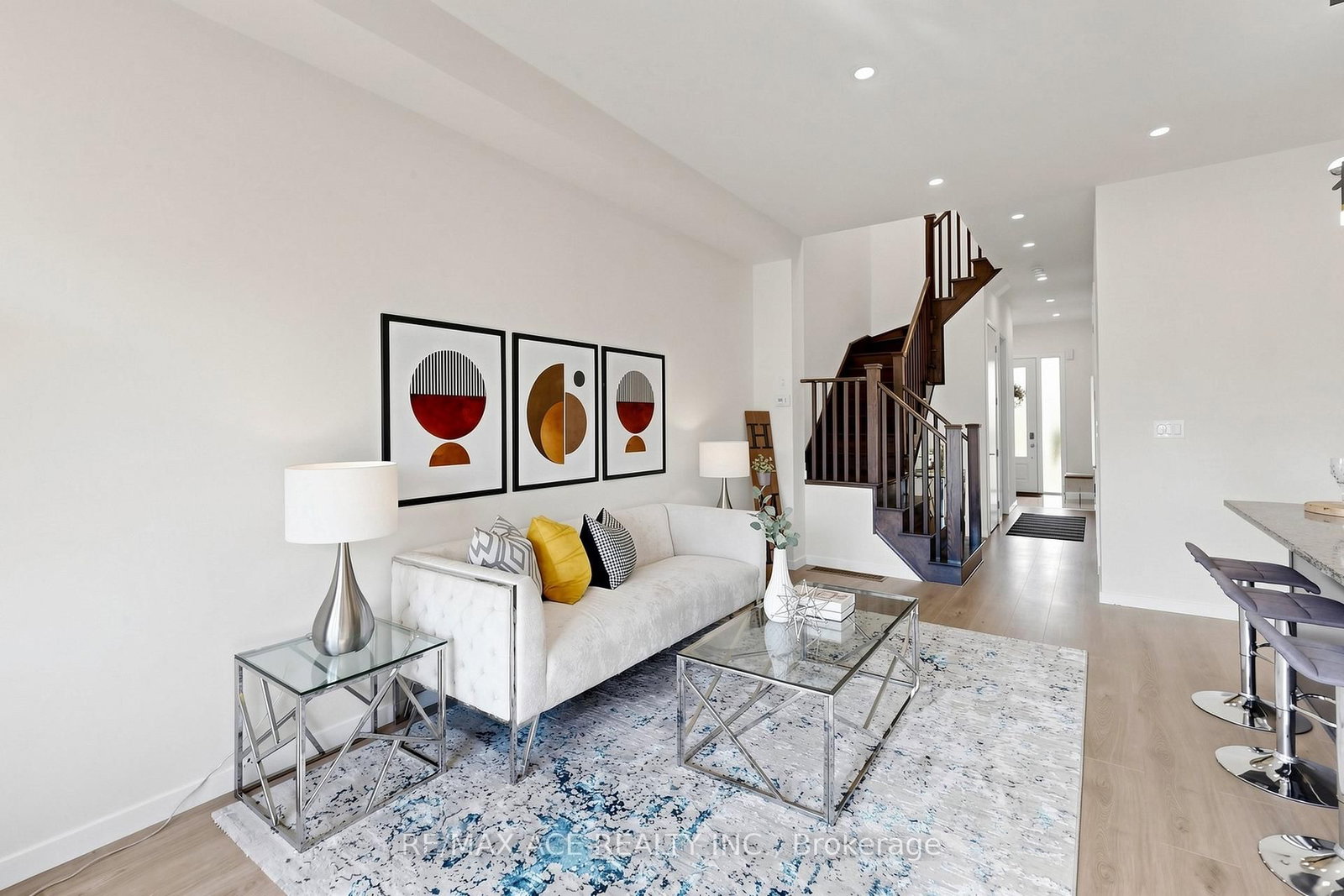 368 Elyse Court • Aurora, ON photo 5