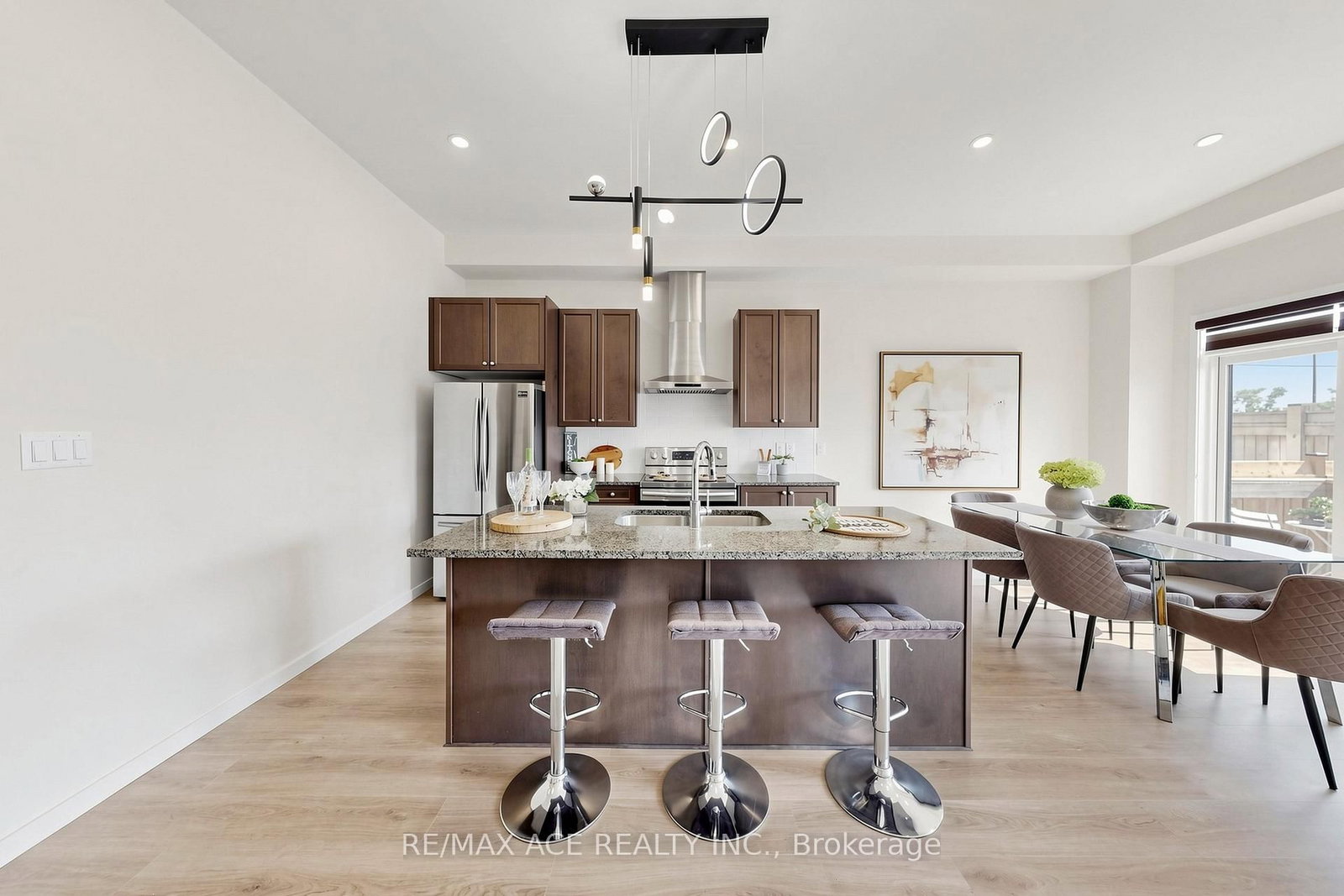 368 Elyse Court • Aurora, ON photo 9