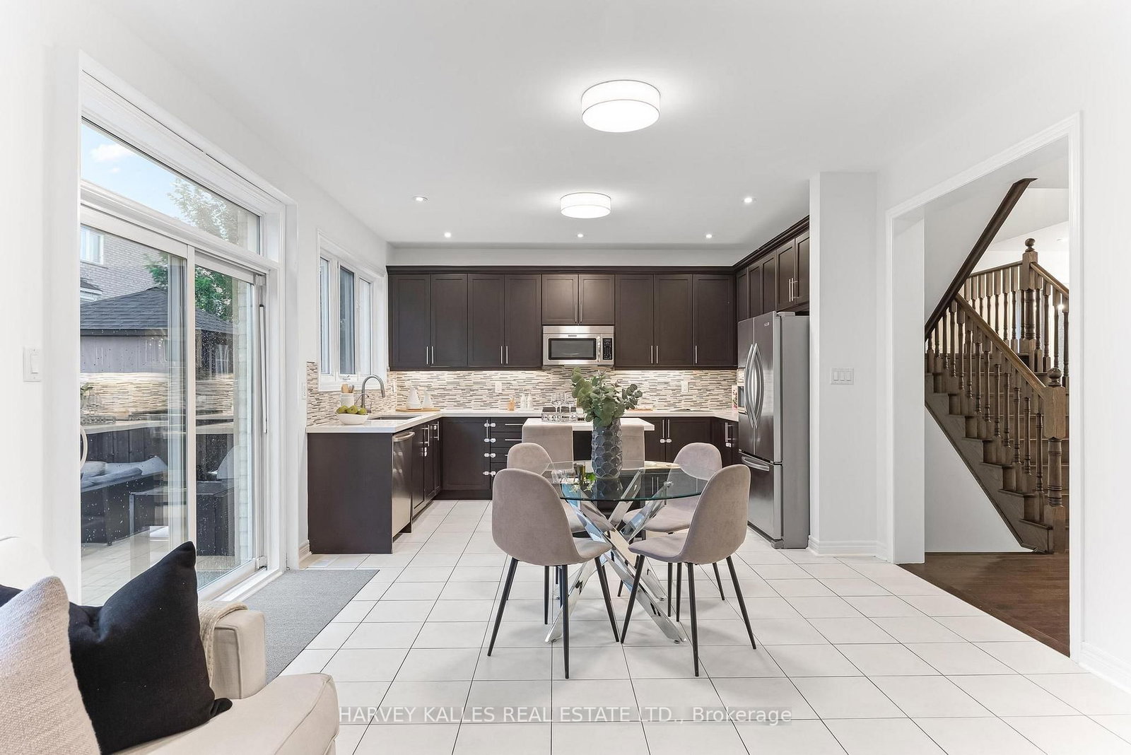 46 Grayleaf Drive • Whitchurch-Stouffville, ON photo 16