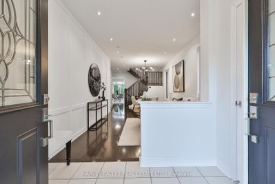 46 Grayleaf Drive • Whitchurch-Stouffville, ON photo 4