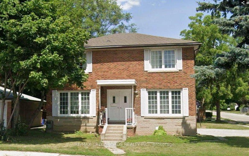 3 - 128 Major Mackenzie Drive E