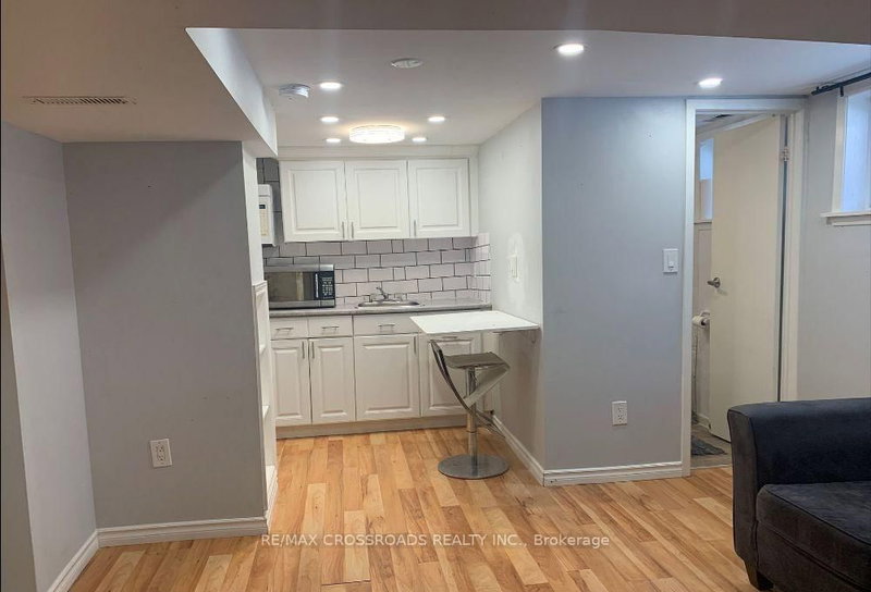 3 - 128 Major Mackenzie Drive E