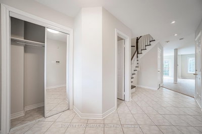 59 Bloomgate Crescent • Richmond Hill, ON photo 3