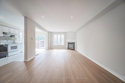 59 Bloomgate Crescent • Richmond Hill, ON photo 7