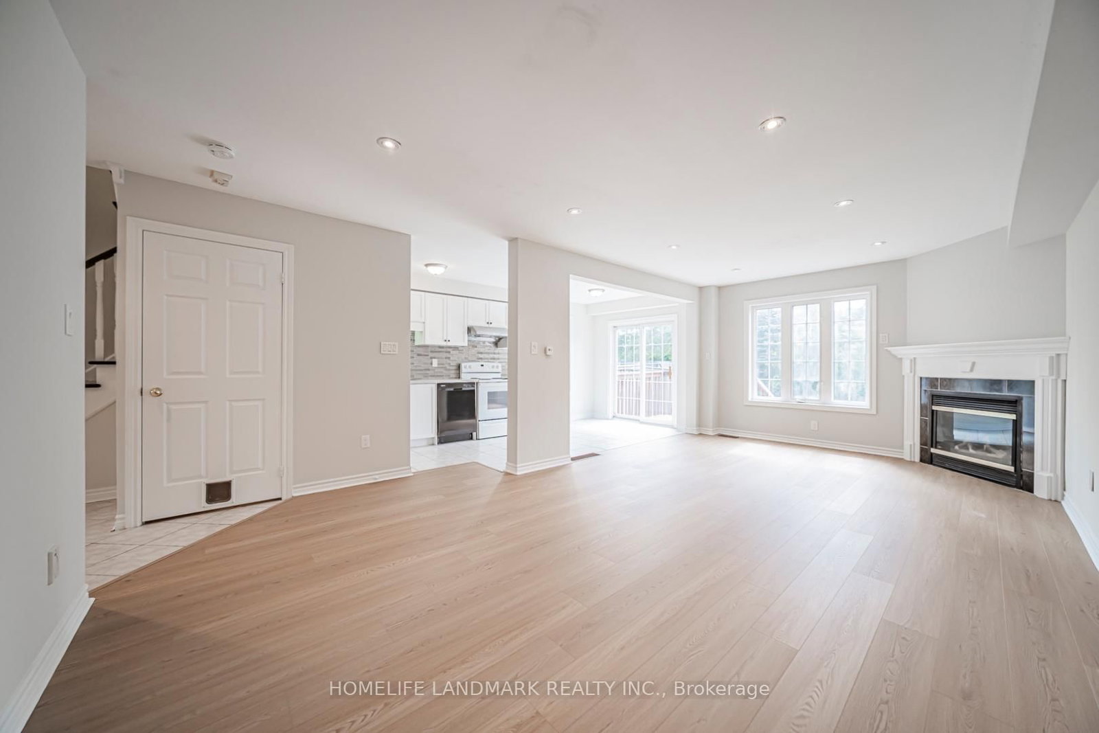 59 Bloomgate Crescent • Richmond Hill, ON photo 8