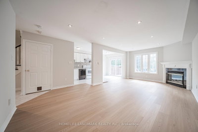 59 Bloomgate Crescent • Richmond Hill, ON photo 8
