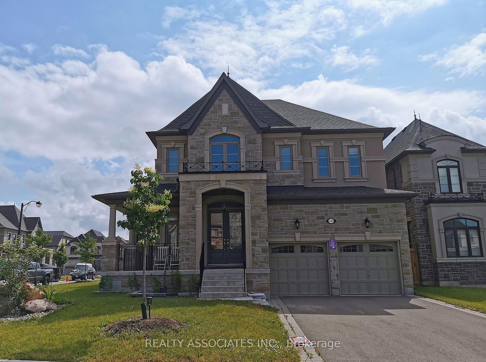 241 Stormont Trail • Vaughan, ON photo 3