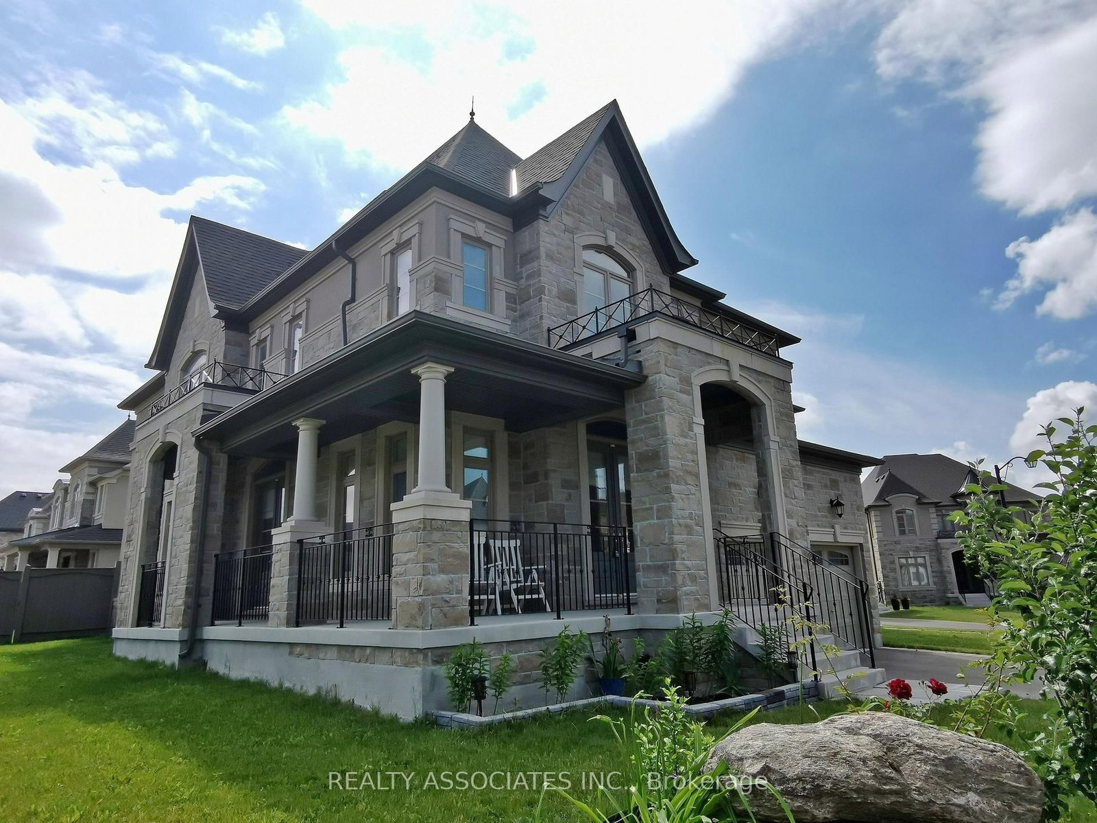 241 Stormont Trail • Vaughan, ON photo 4