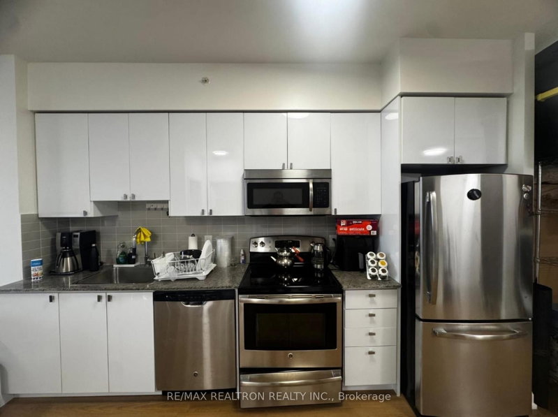 7171 Yonge St photo 5