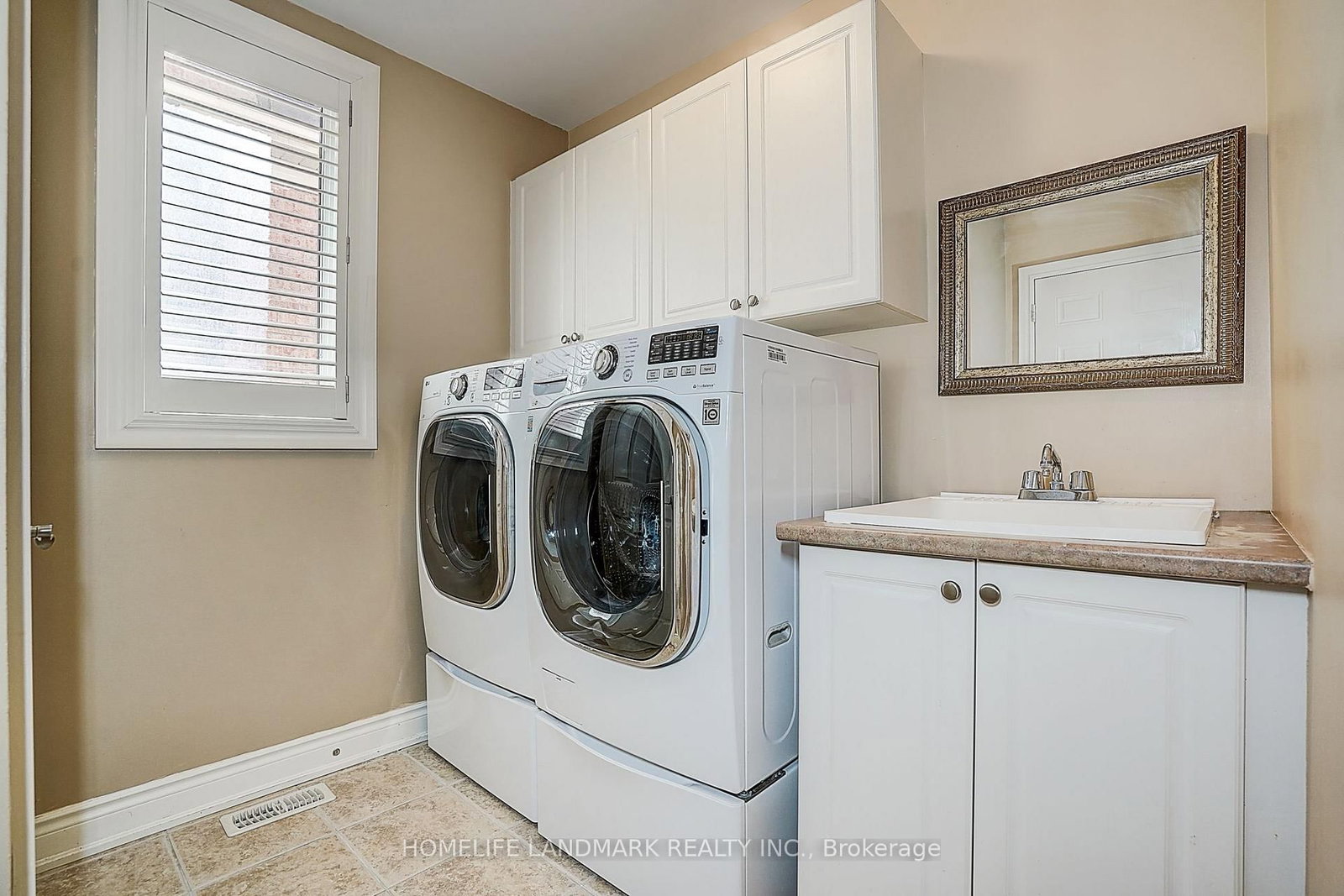 1061 Nellie Little Crescent • Newmarket, ON photo 17