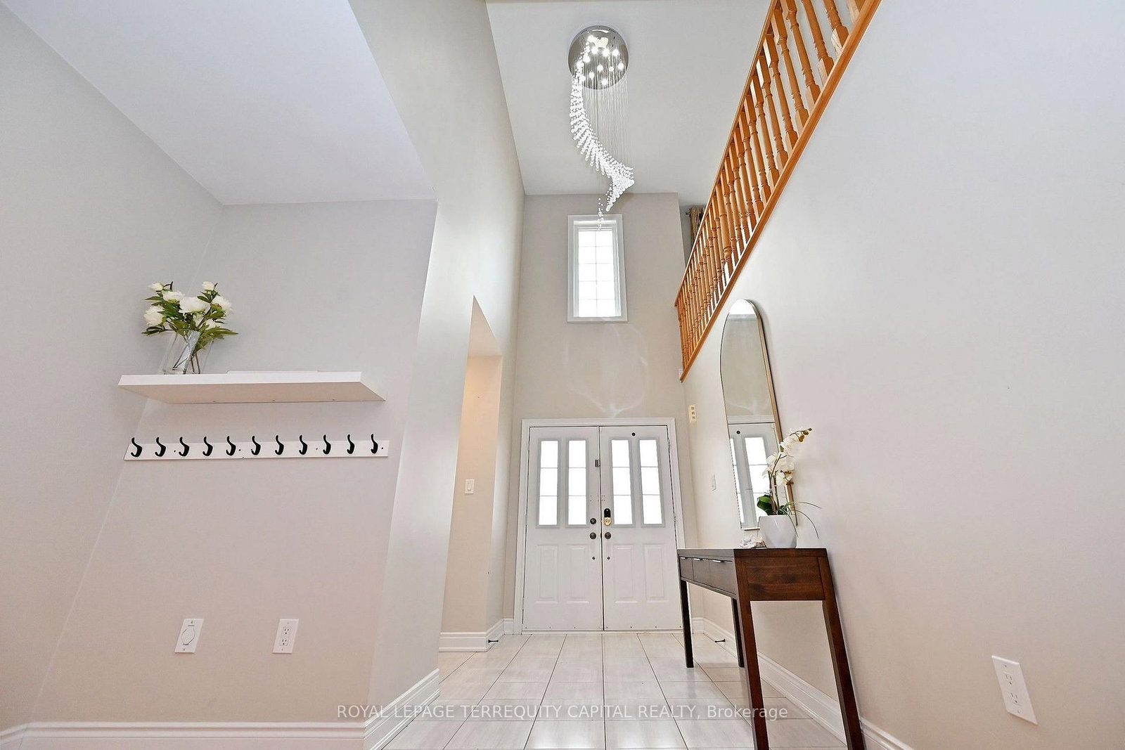 124 Milby Crescent • Bradford West Gwillimbury, ON photo 4