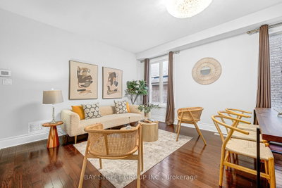 45 Old Orchard Crescent • Richmond Hill, ON photo 8