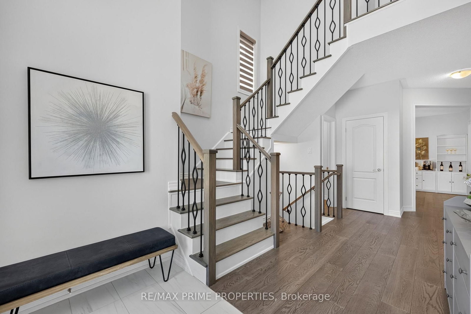 28 Frederick Taylor Way • East Gwillimbury, ON photo 3