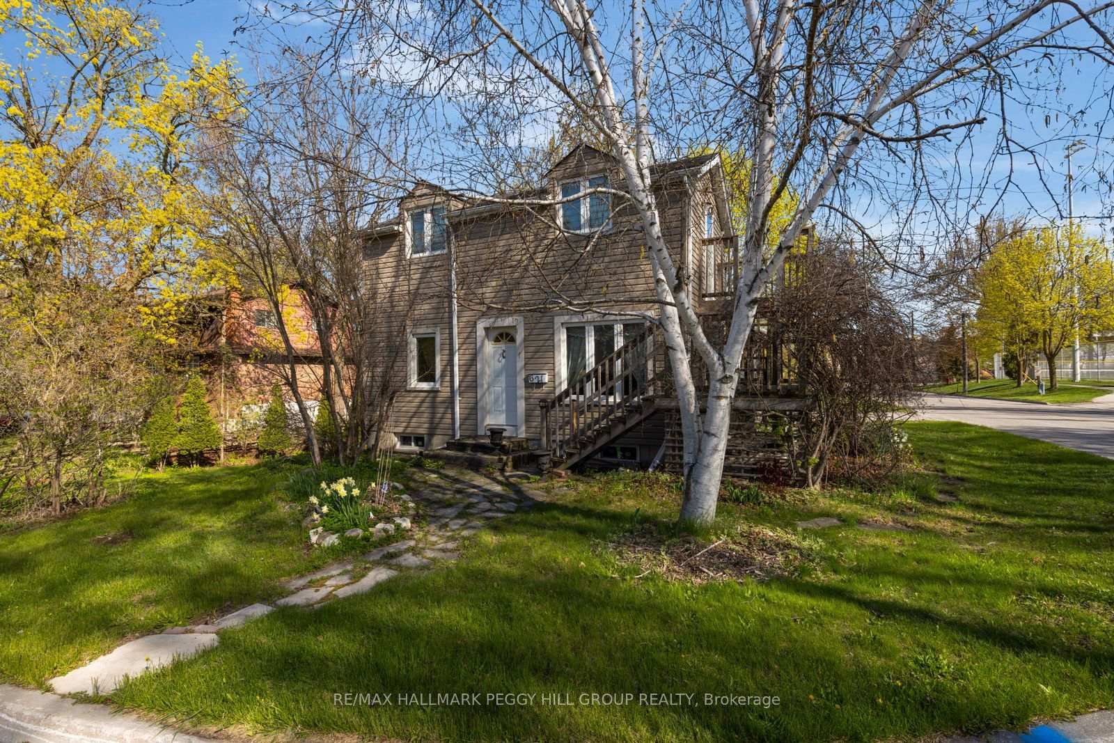 621 Lydia Street • Newmarket, ON photo 1