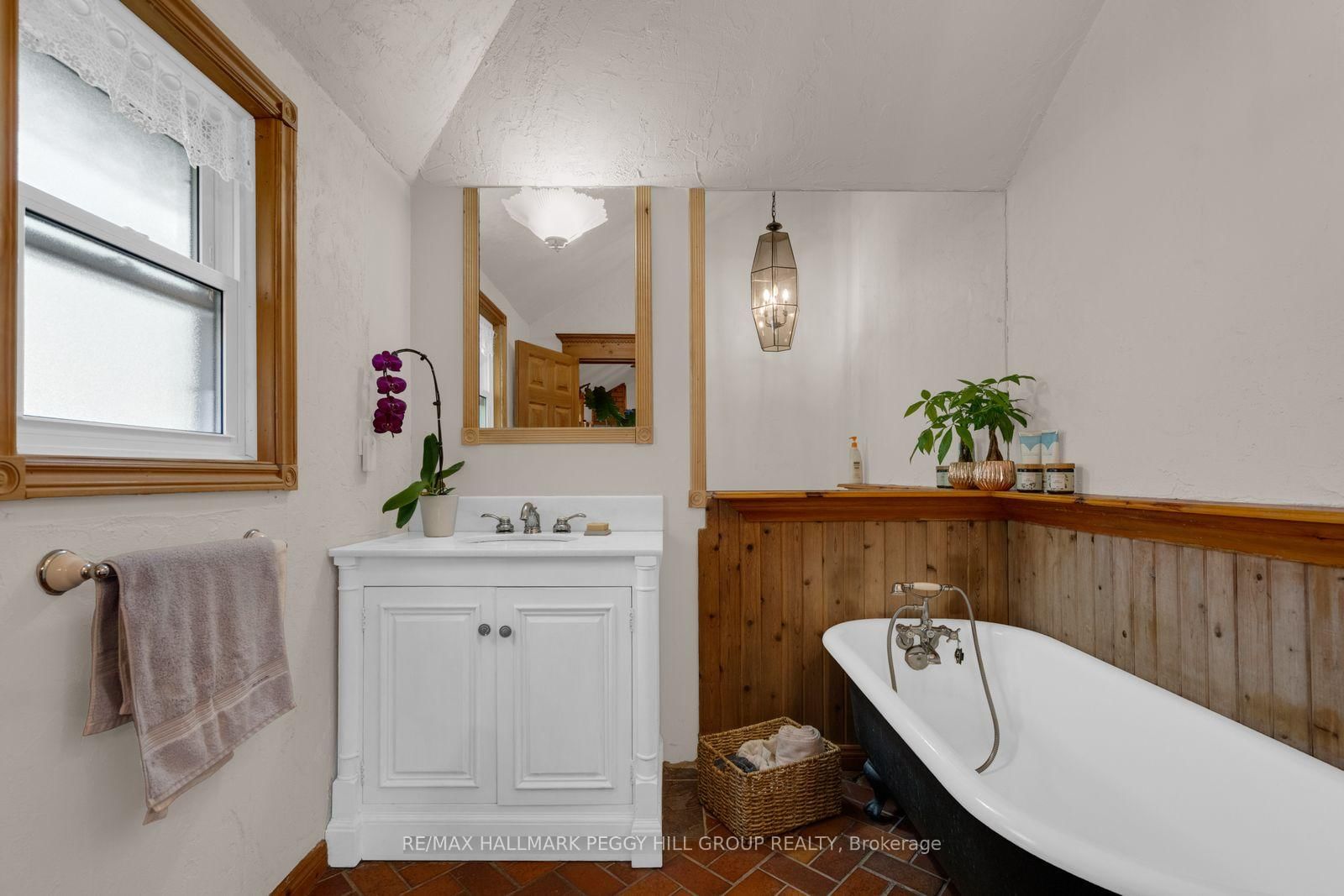 621 Lydia Street • Newmarket, ON photo 9