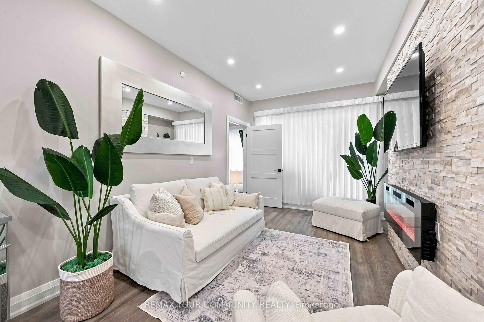 555 William Graham Drive • #238 • Aurora, ON photo 4