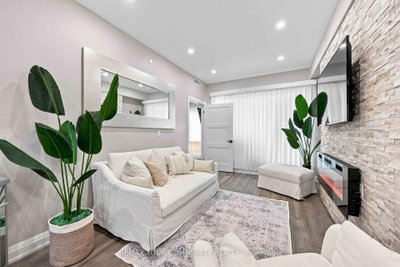 555 William Graham Drive • #238 • Aurora, ON photo 4