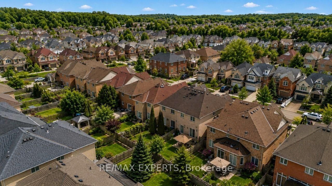 62 Colonial Crescent • Richmond Hill, ON photo 4