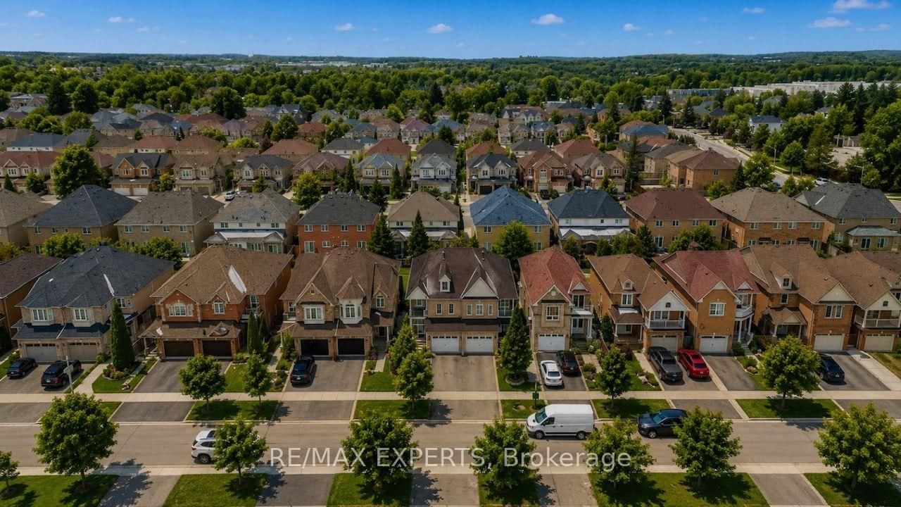 62 Colonial Crescent • Richmond Hill, ON photo 7