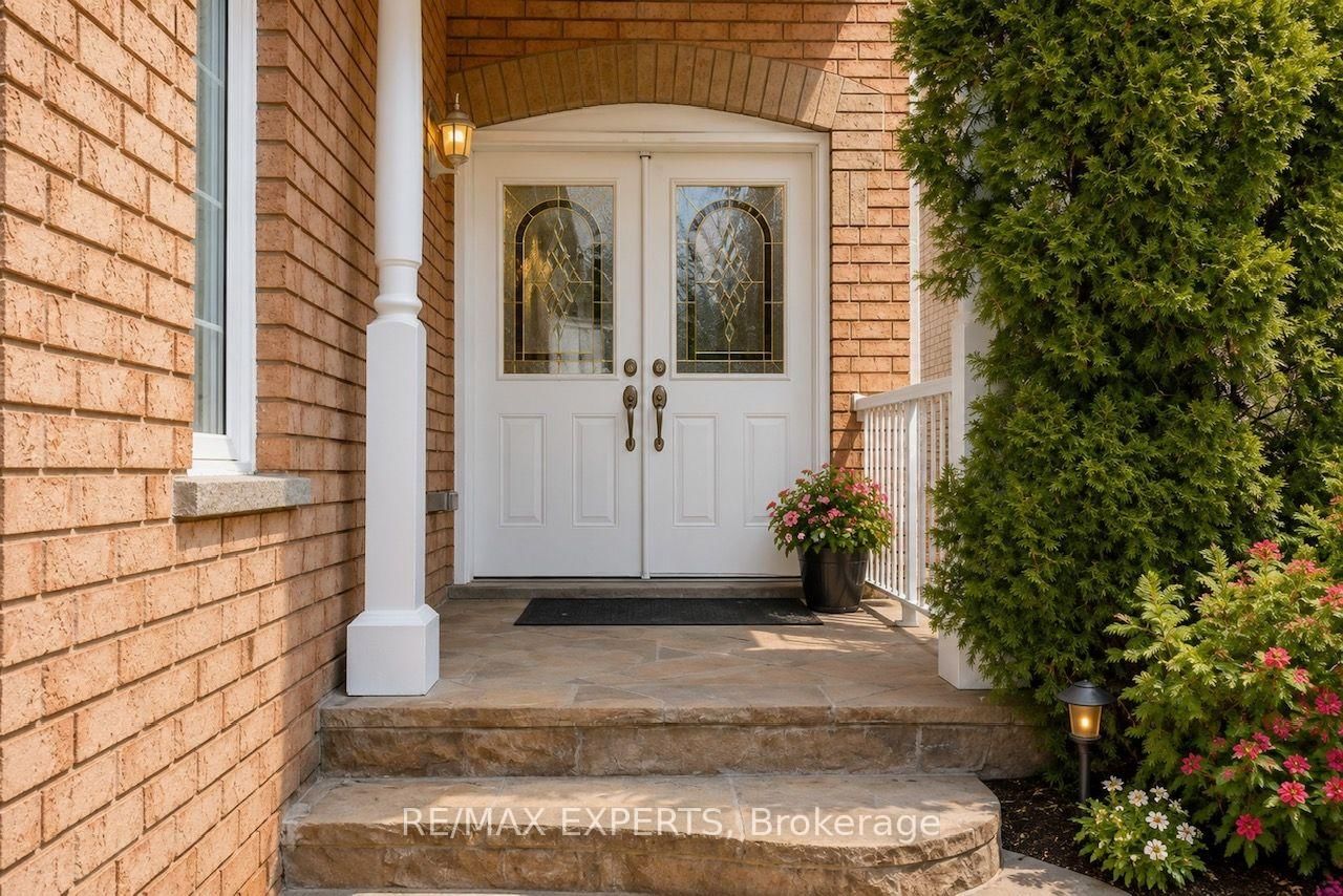 62 Colonial Crescent • Richmond Hill, ON photo 8