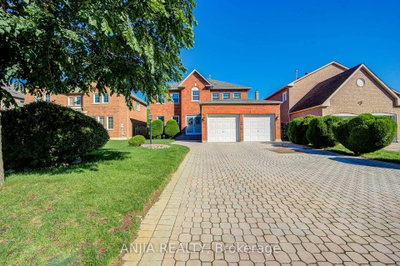 32 Turnberry Crescent
