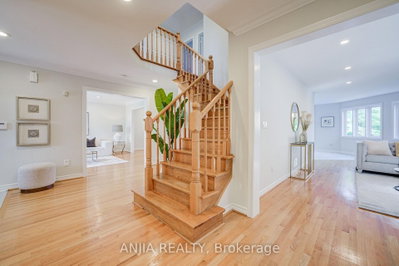 32 Turnberry Crescent • Markham, ON photo 6