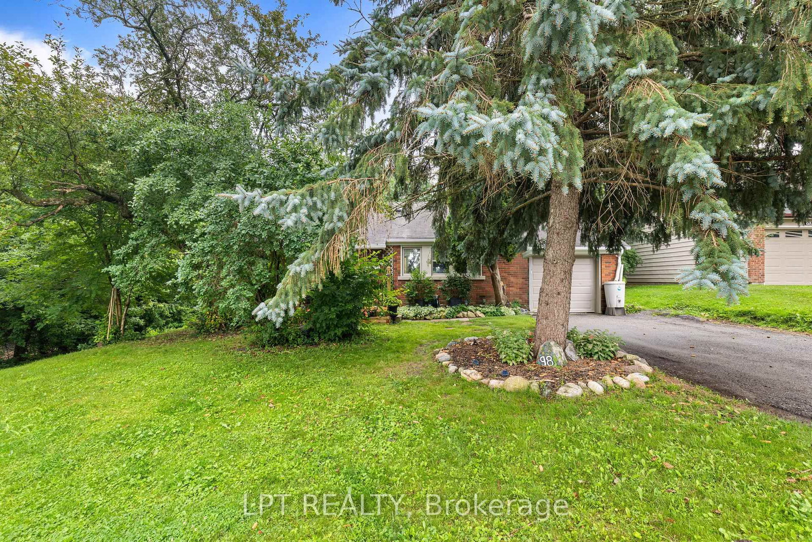 98 Don Mor Drive • Newmarket, ON photo 5