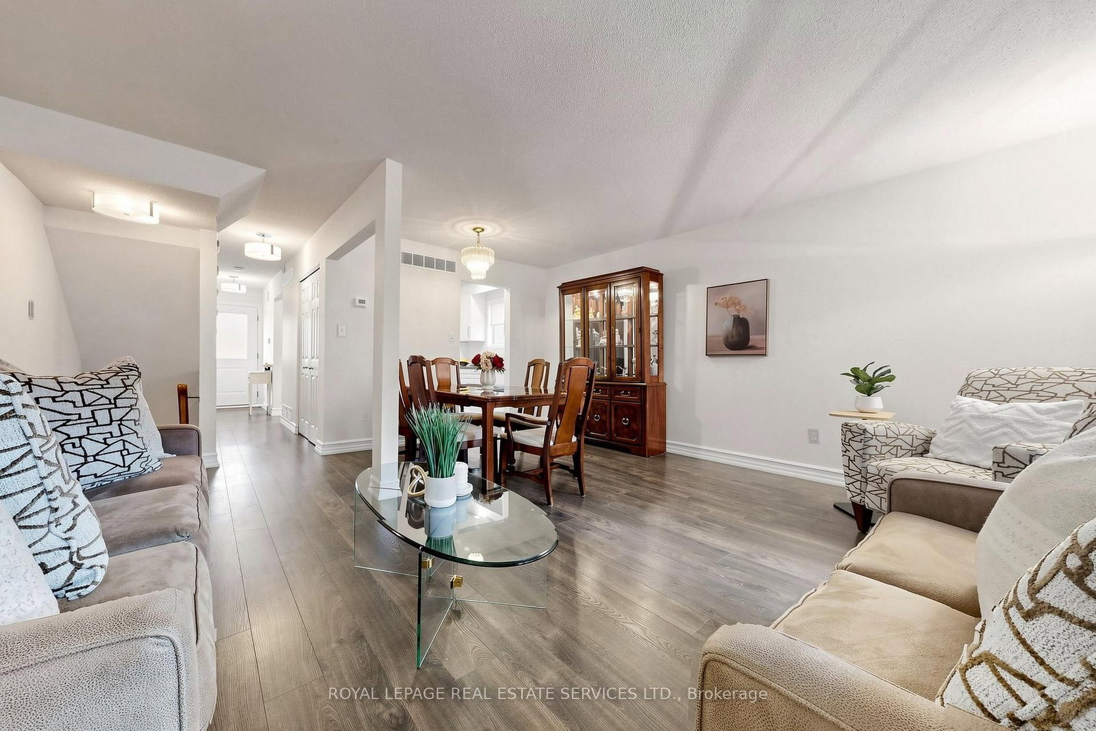 150 Tamarack Drive • Markham, ON photo 6