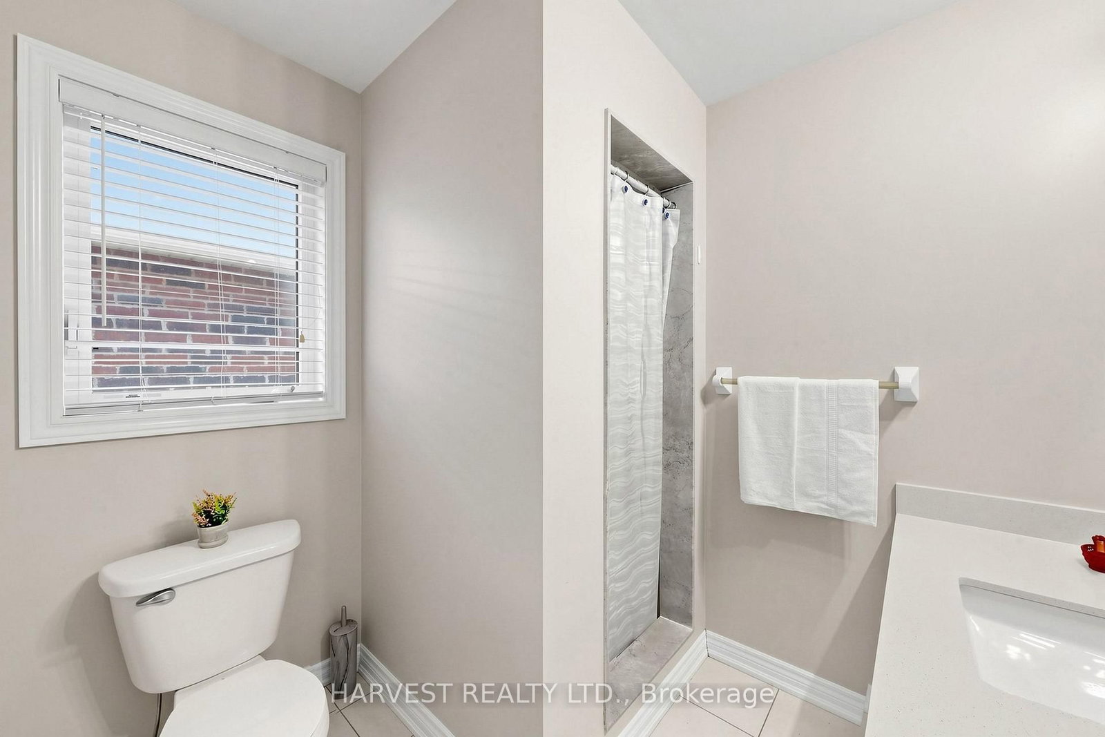 16 Mckenzie Way • Bradford West Gwillimbury, ON photo 25
