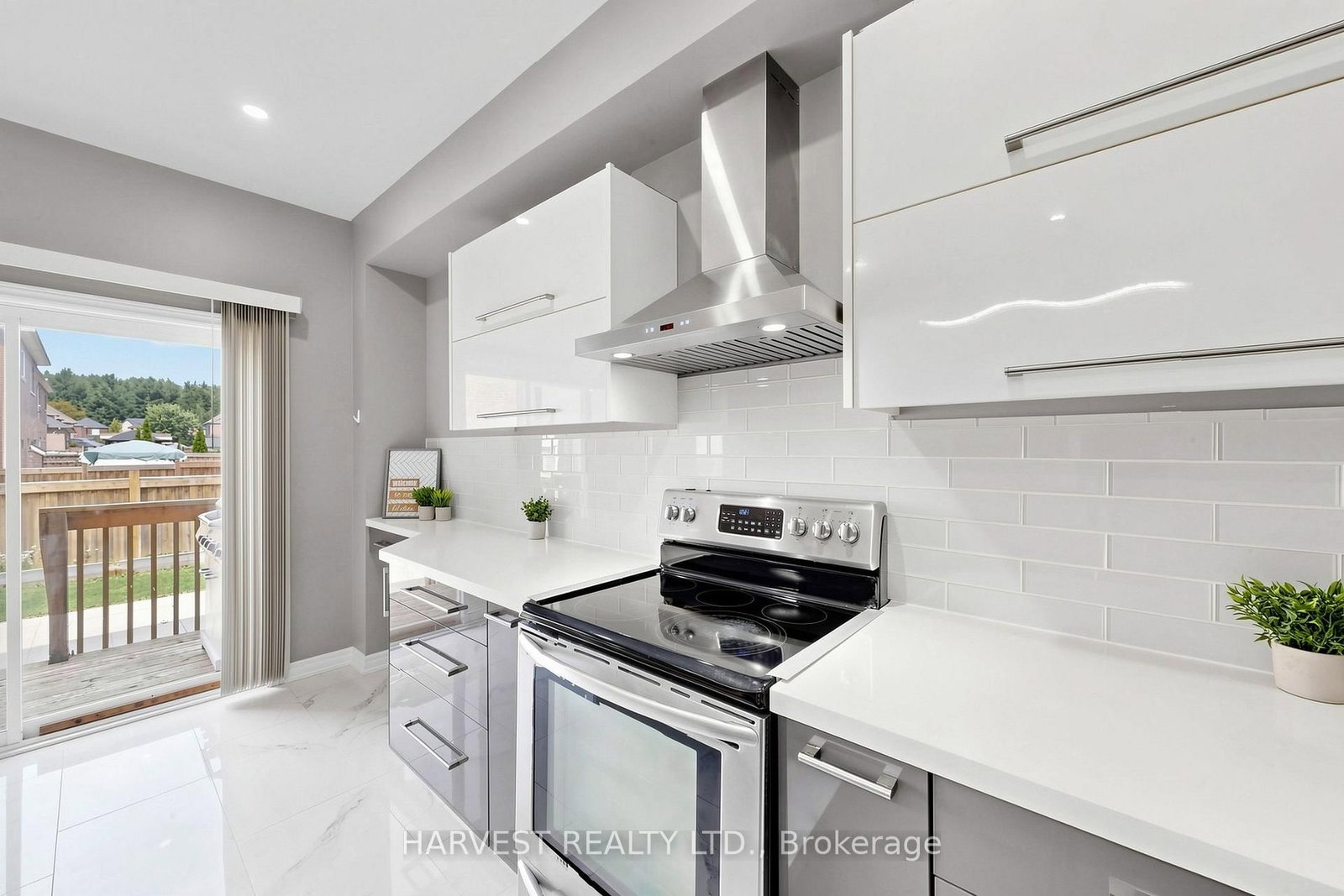 16 Mckenzie Way • Bradford West Gwillimbury, ON photo 6