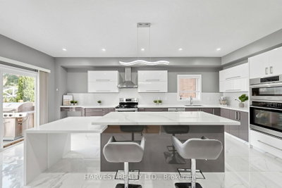 16 Mckenzie Way • Bradford West Gwillimbury, ON photo 9