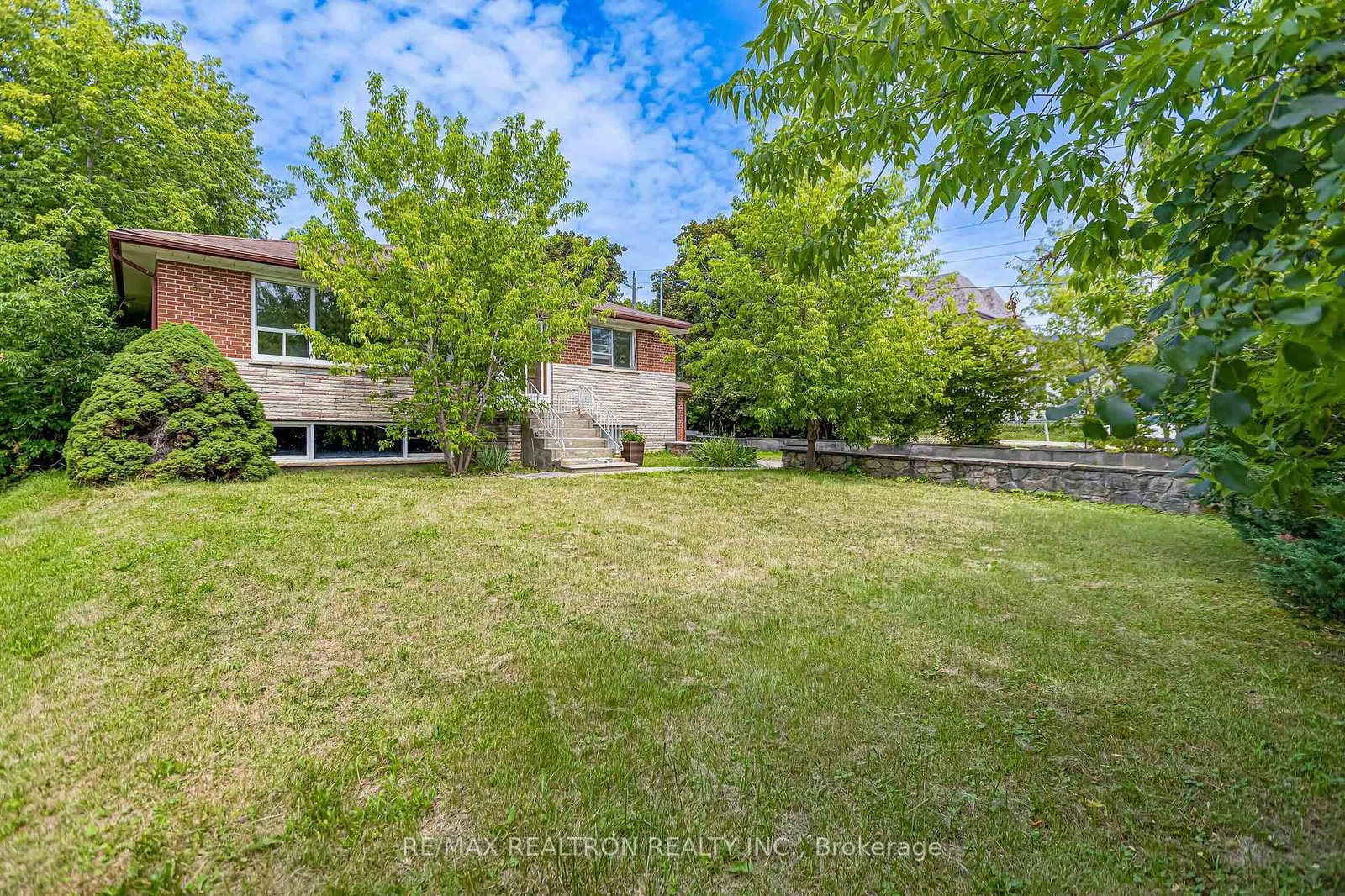 108 Garden Avenue • Richmond Hill, ON photo 10