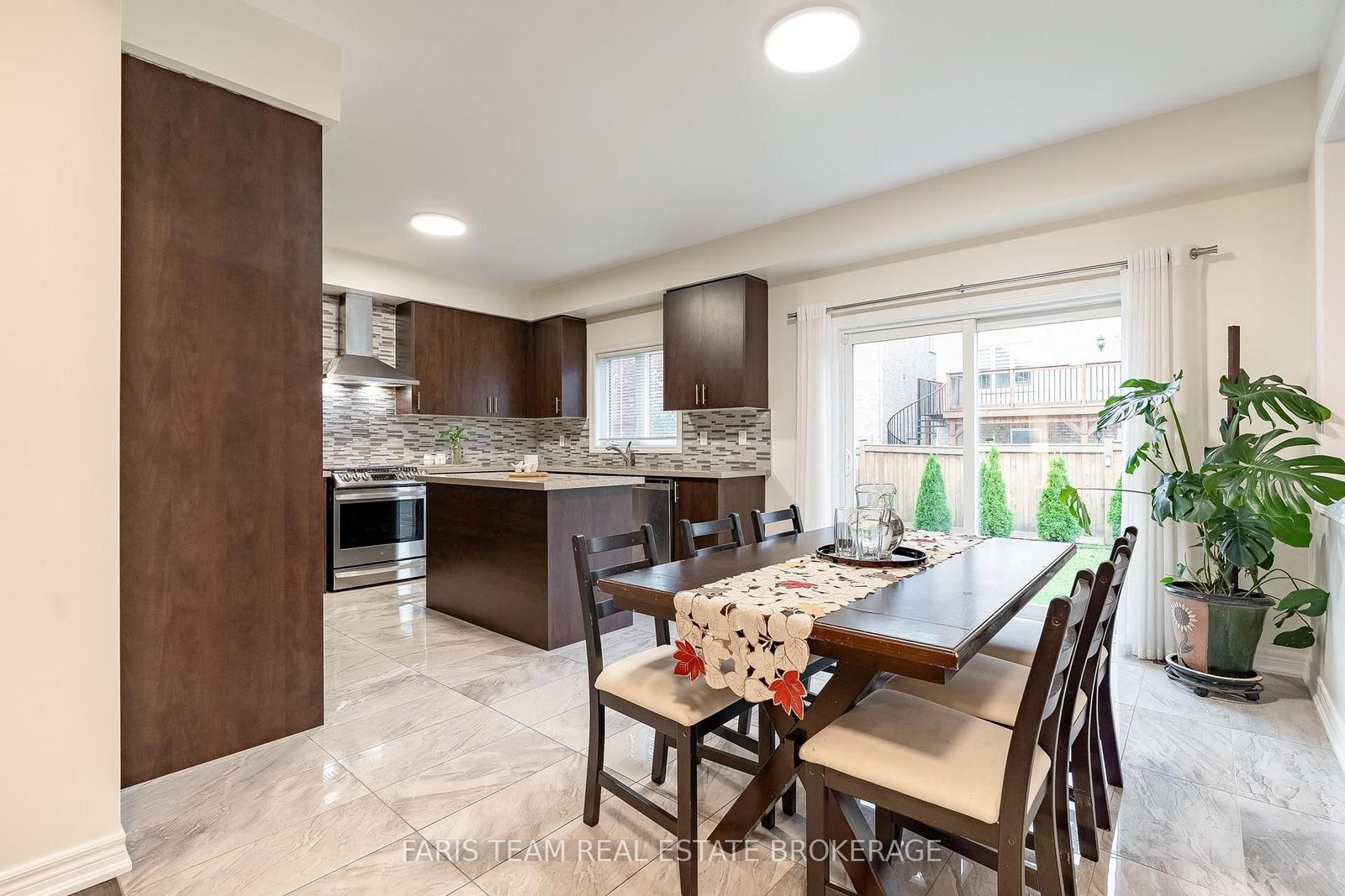 1284 Harrington Street • Innisfil, ON photo 5
