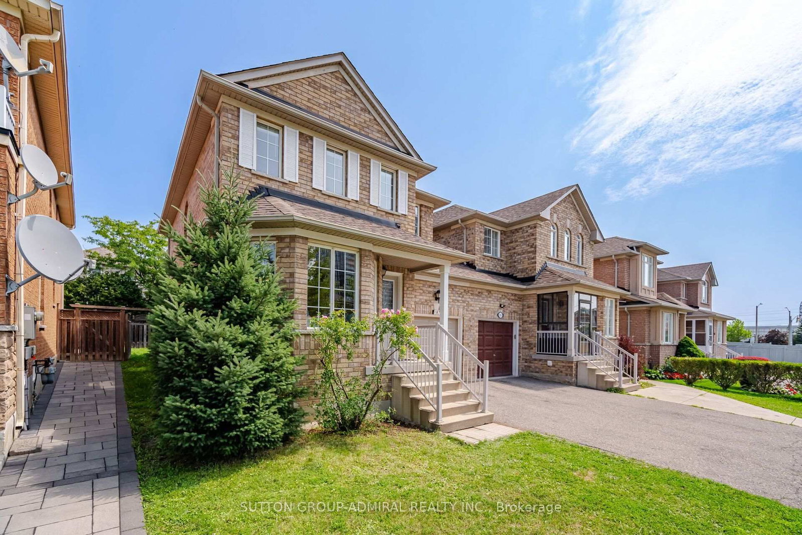 187 Red Maple Road • Richmond Hill, ON photo 1