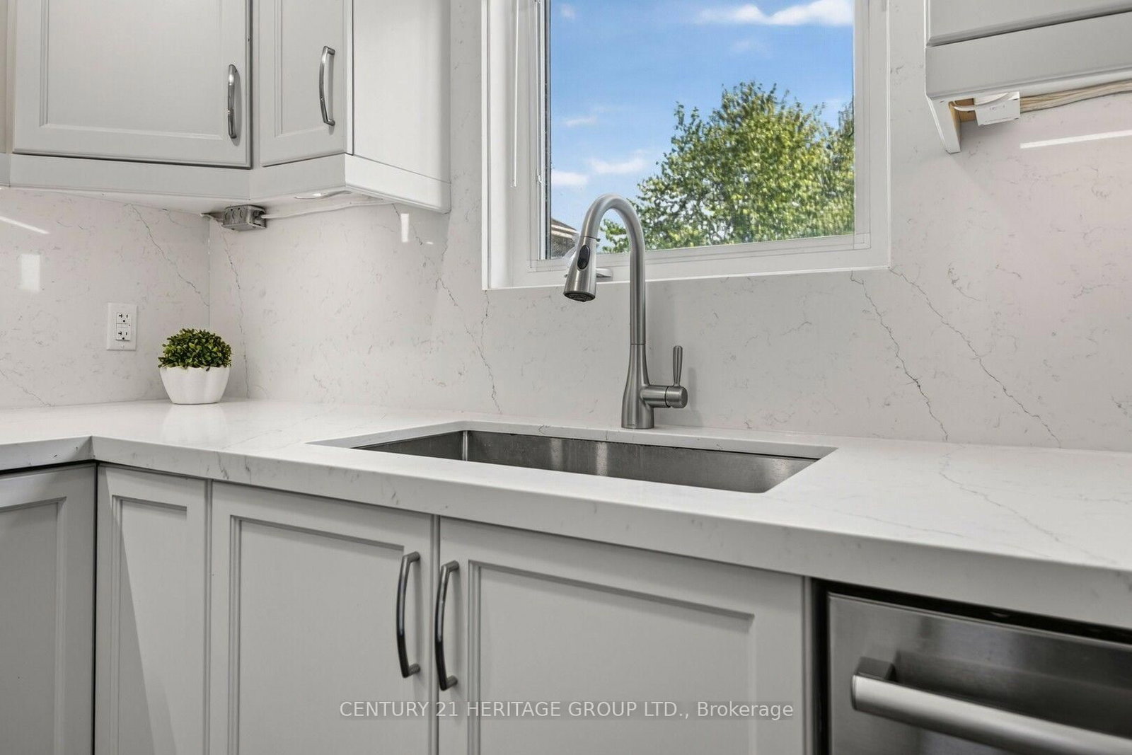 39 Booth Street • Bradford West Gwillimbury, ON photo 11
